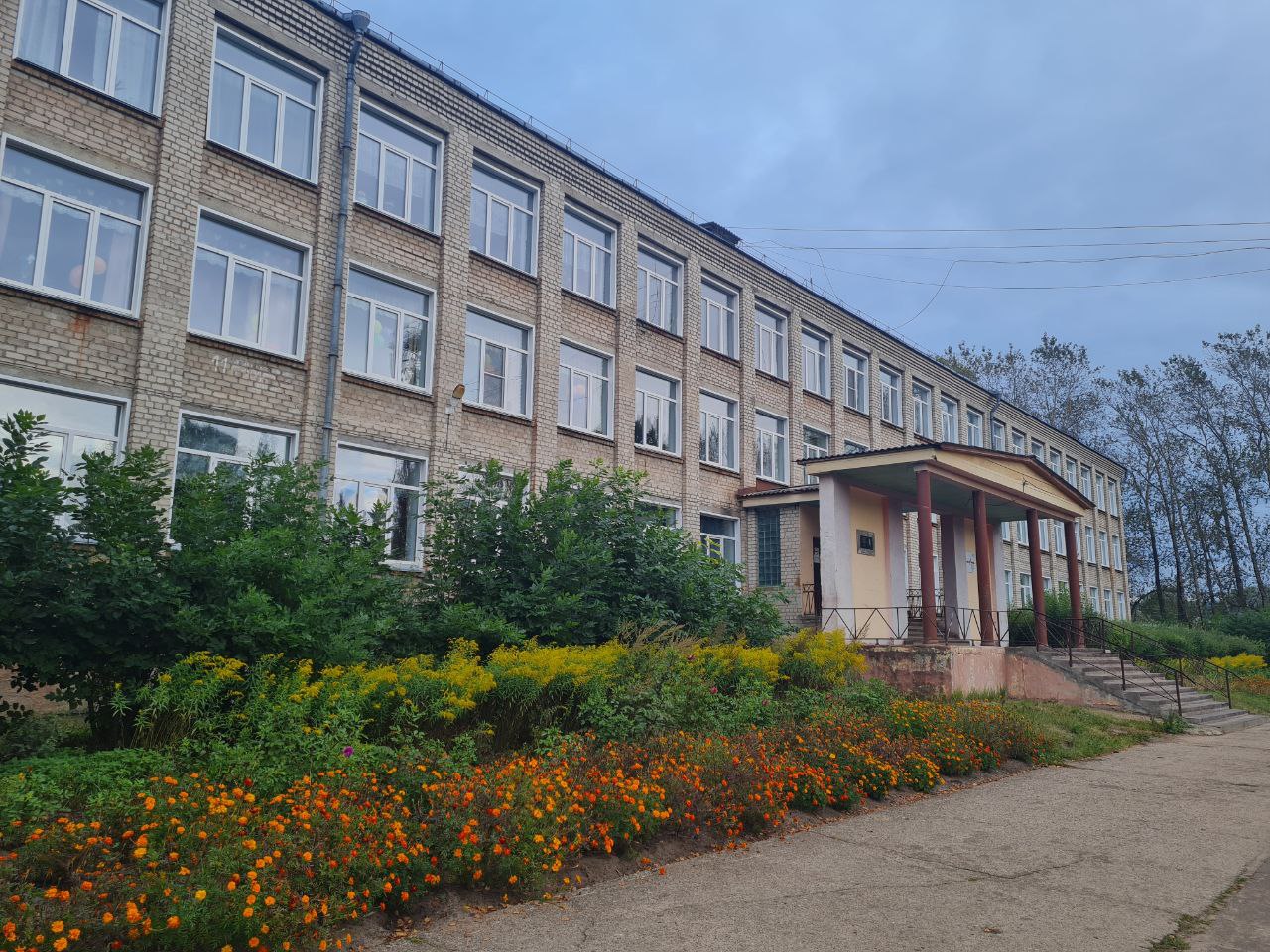 На ремонт школы в Демьяново выделили около 10 миллионов рублей.