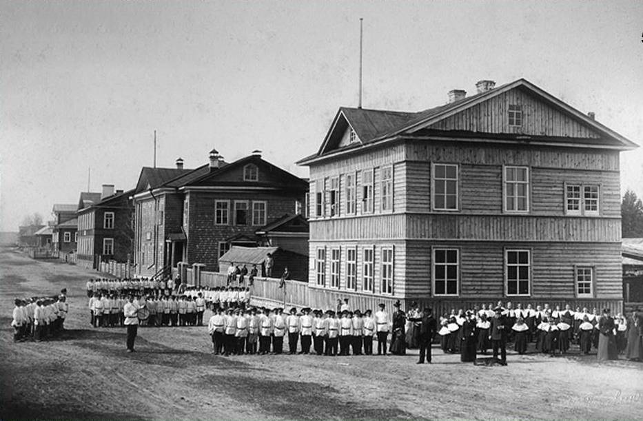 21 апреля 1871 года – открыто Подосиновское двухклассное сельское приходское училище, (фото начала XX века).