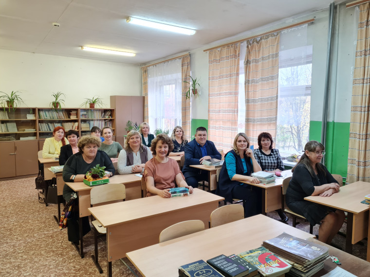 В Кировской области принят комплекс мер поддержки педагогов.