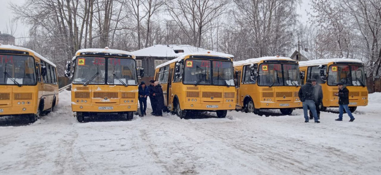 48 школьных автобусов передано в районы Кировской области.